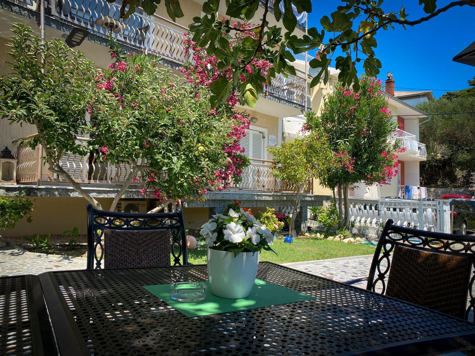 Apartments Happy Island Rab Rab Town Ngoại thất bức ảnh
